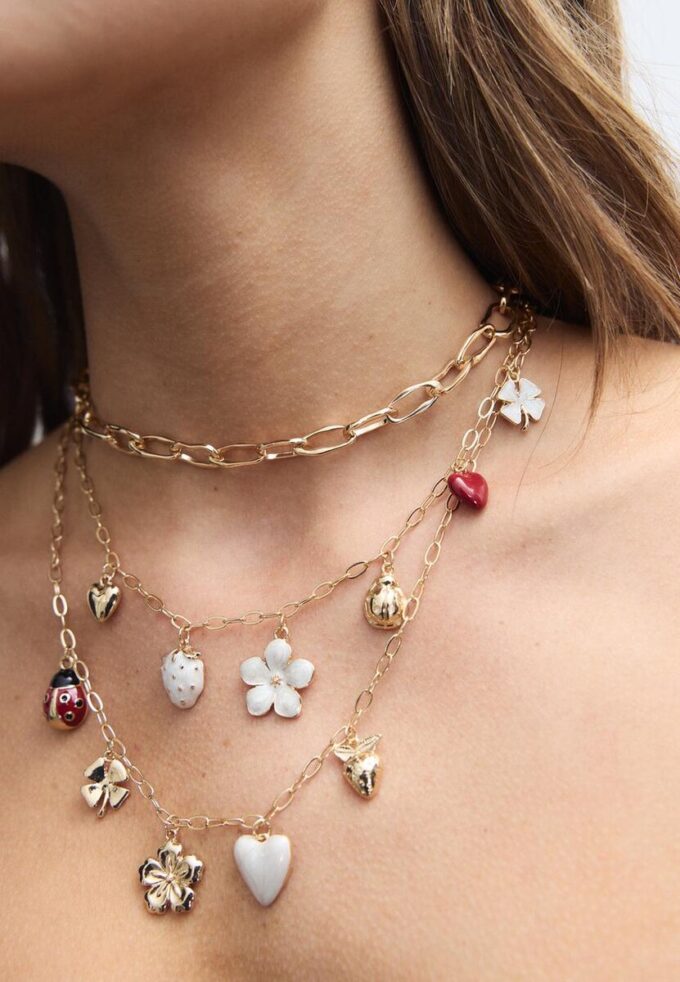 Sett med 3 halskjeder med flere anheng