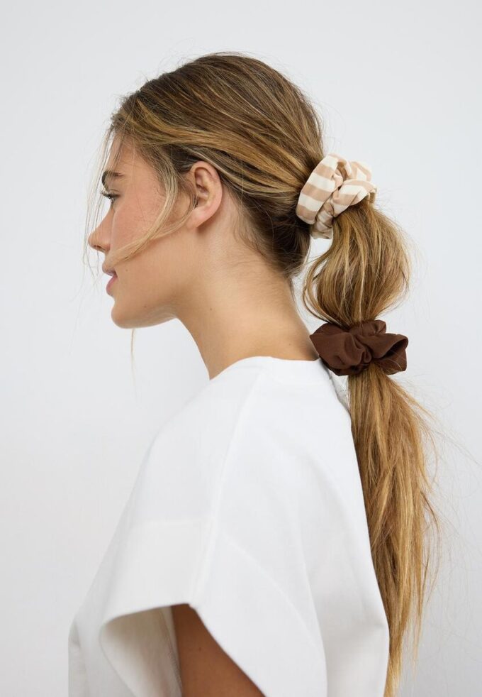 Sett med 3 stripete hårstrikker