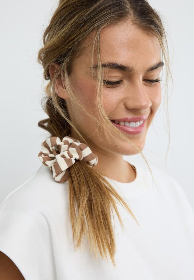 Sett med 3 stripete hårstrikker