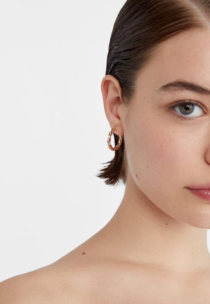 Sett med 6 par enkle øreringer