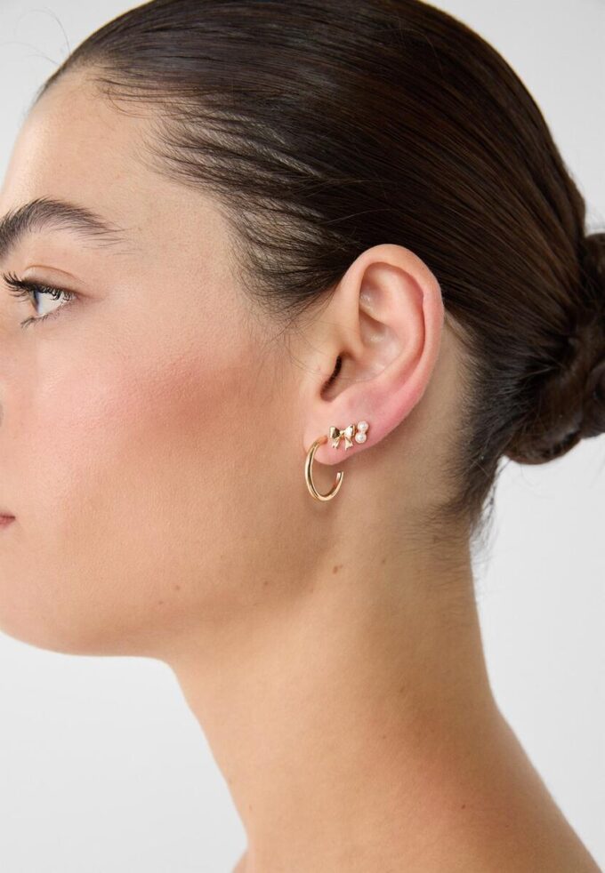 Sett med 9 blomsterøreringer