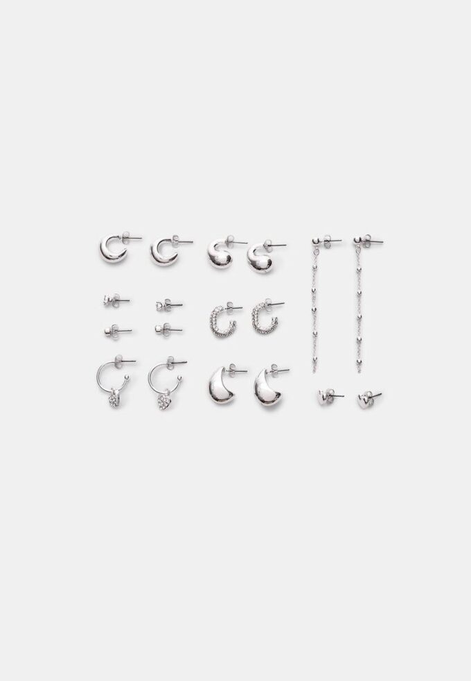 Sett med 9 hjerte- og hoop-øreringer