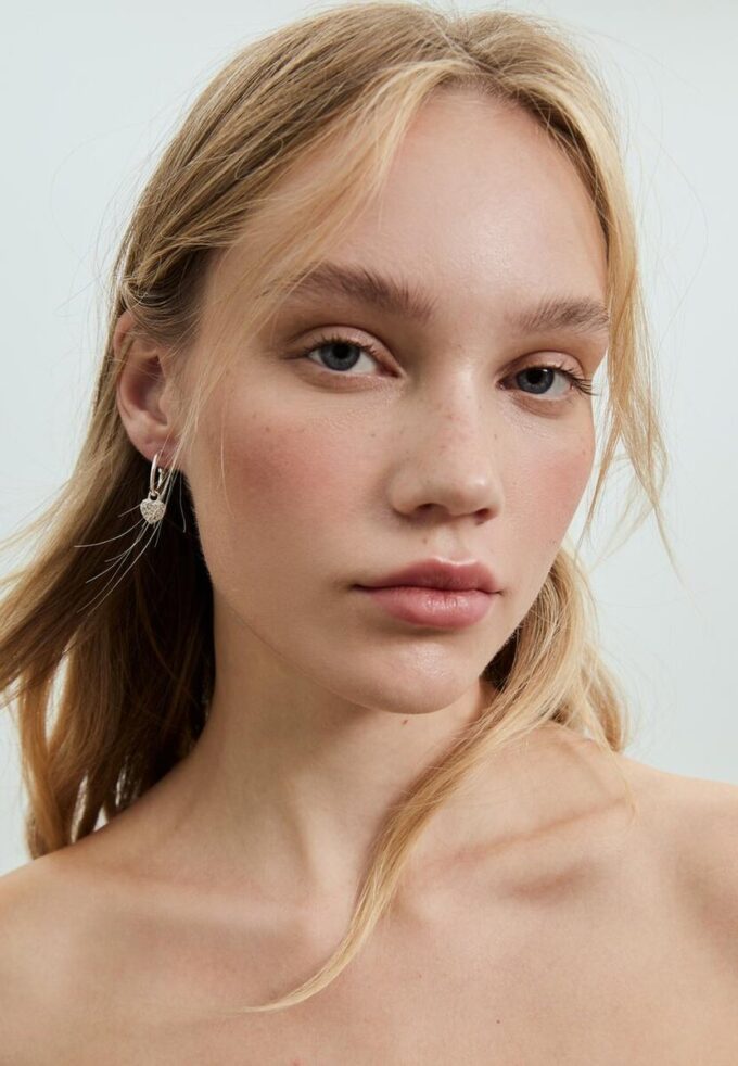 Sett med 9 hjerte- og hoop-øreringer