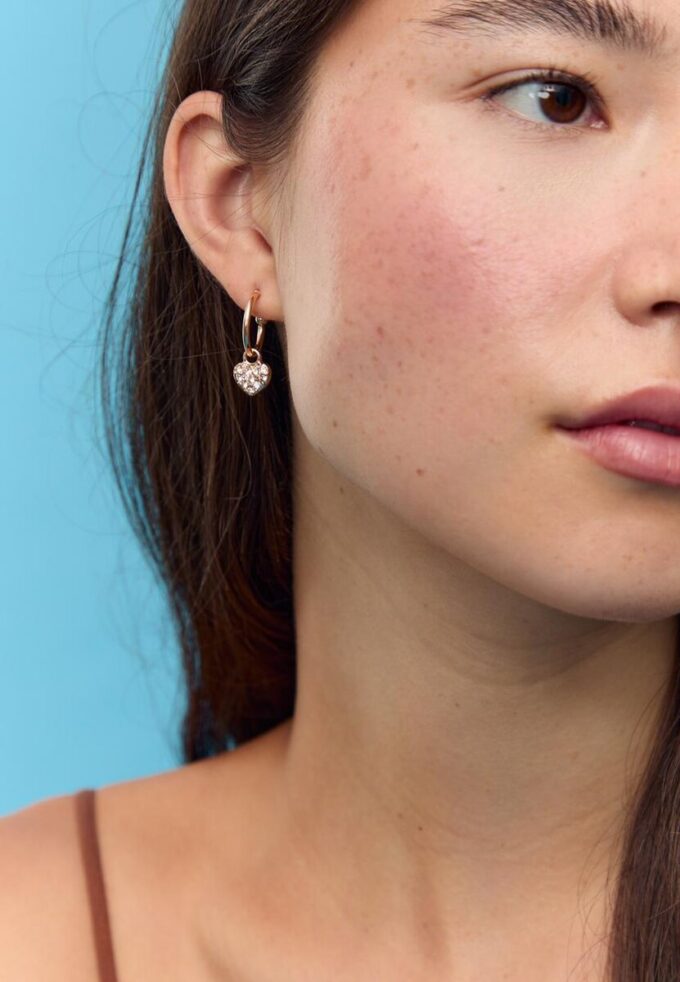 Sett med 9 hjerte- og hoop-øreringer