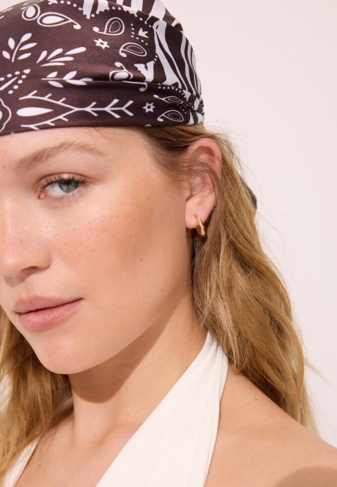 Sett med 9 øreringer med rhinestones og sjøstjerner