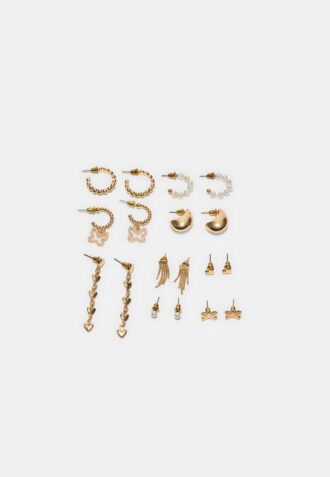 Sett med 9 øreringer med sommerfugl og imiterte perler