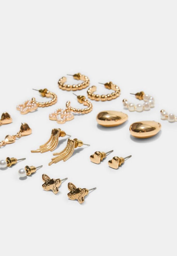 Sett med 9 øreringer med sommerfugl og imiterte perler
