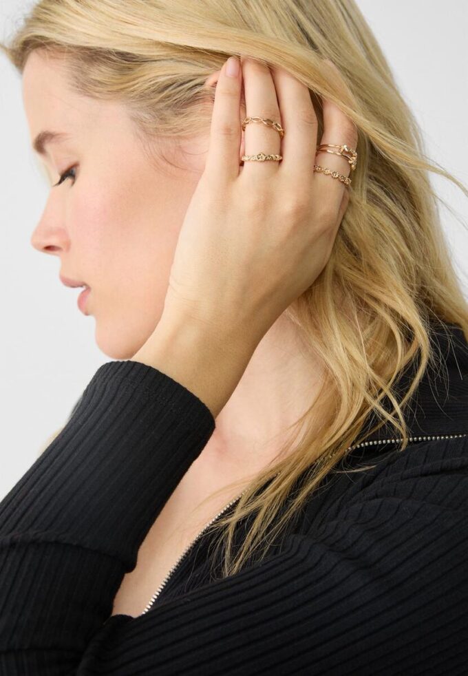 Sett med 9 sommerfugl- og rhinestone-ringer