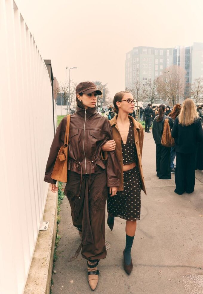 Skinnjakke med lommer og justerbar midje