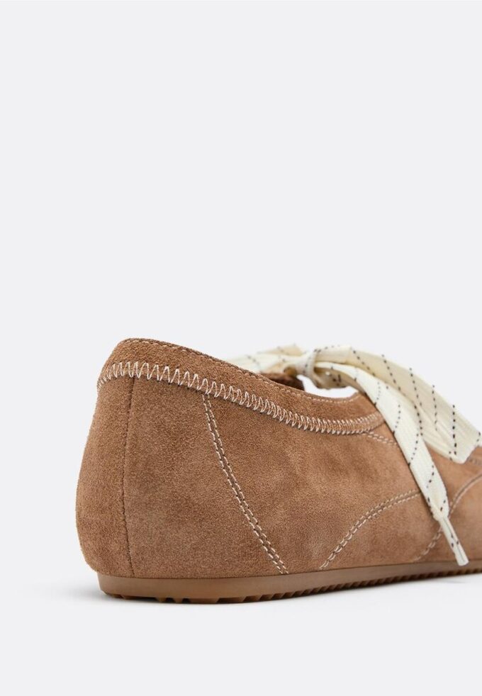 Skinnsneakers med sløyfe