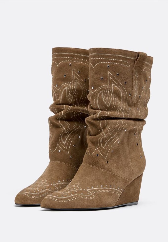 Skinnstøvler med kilehæl