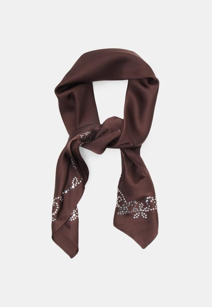 Skjerf med bit-detalj