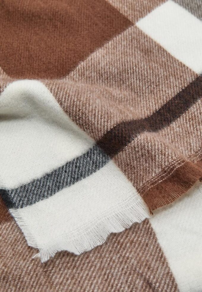 Skjerf med rutemønster