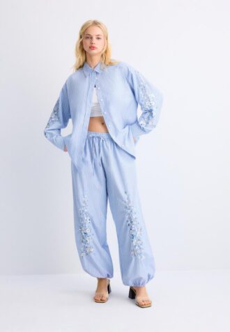 Skjorte med broderte ermer