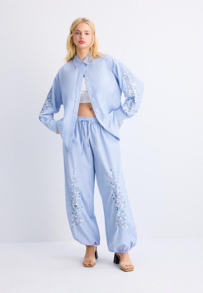 Skjorte med broderte ermer