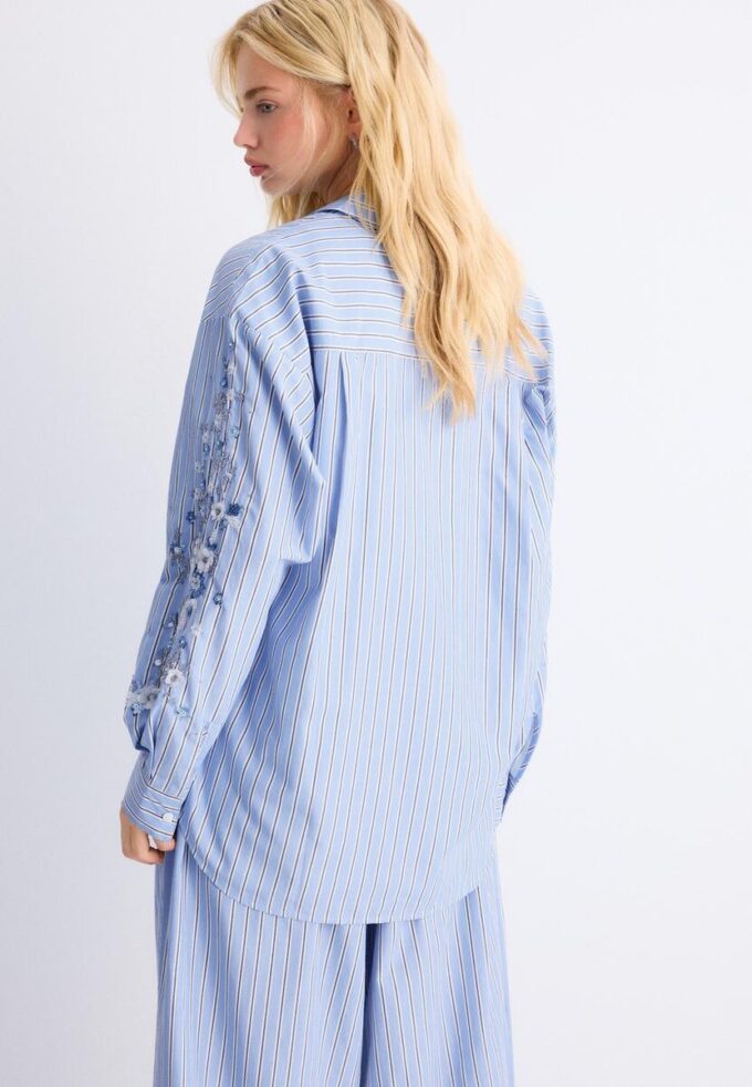 Skjorte med broderte ermer