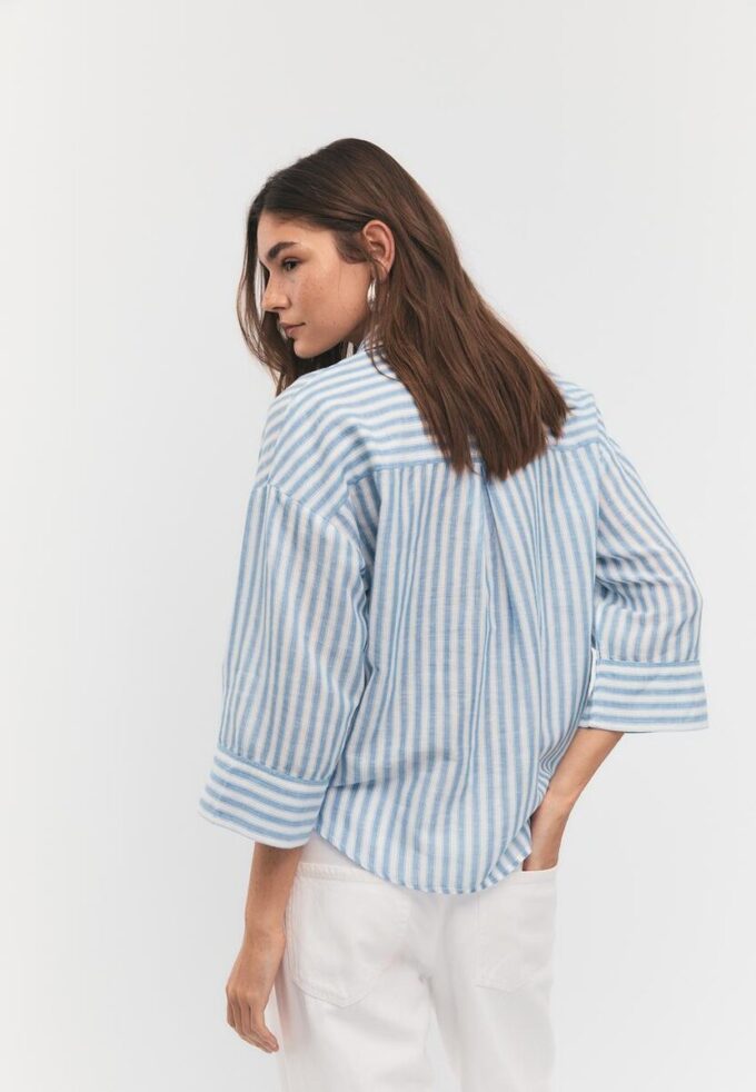 Skjorte med kimonoermer i lin-look