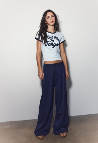 Skreddersydde bukser med vid ben og innsnitt