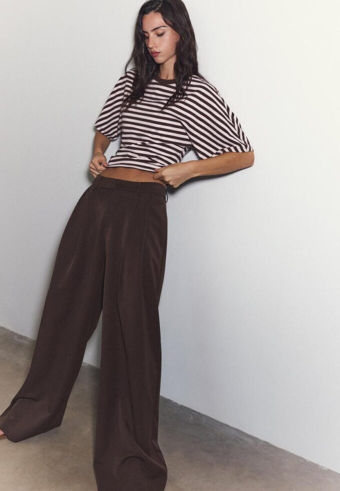 Skreddersydde bukser med vid ben og innsnitt