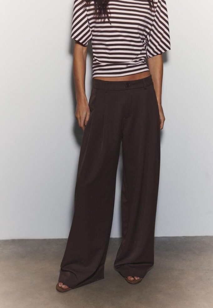 Skreddersydde bukser med vid ben og innsnitt