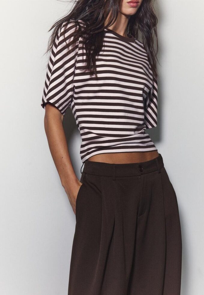 Skreddersydde bukser med vid ben og innsnitt