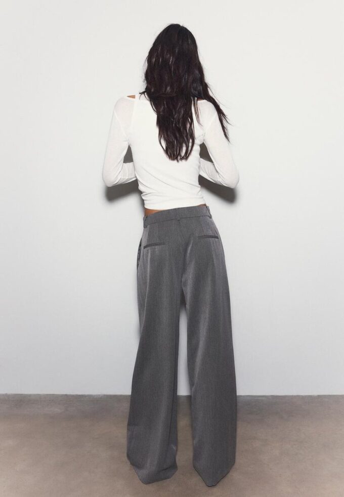 Skreddersydde bukser med vid ben og innsnitt