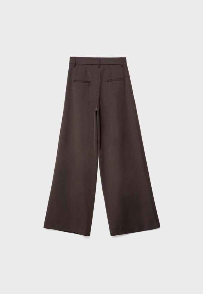 Skreddersydde bukser med vid ben og innsnitt