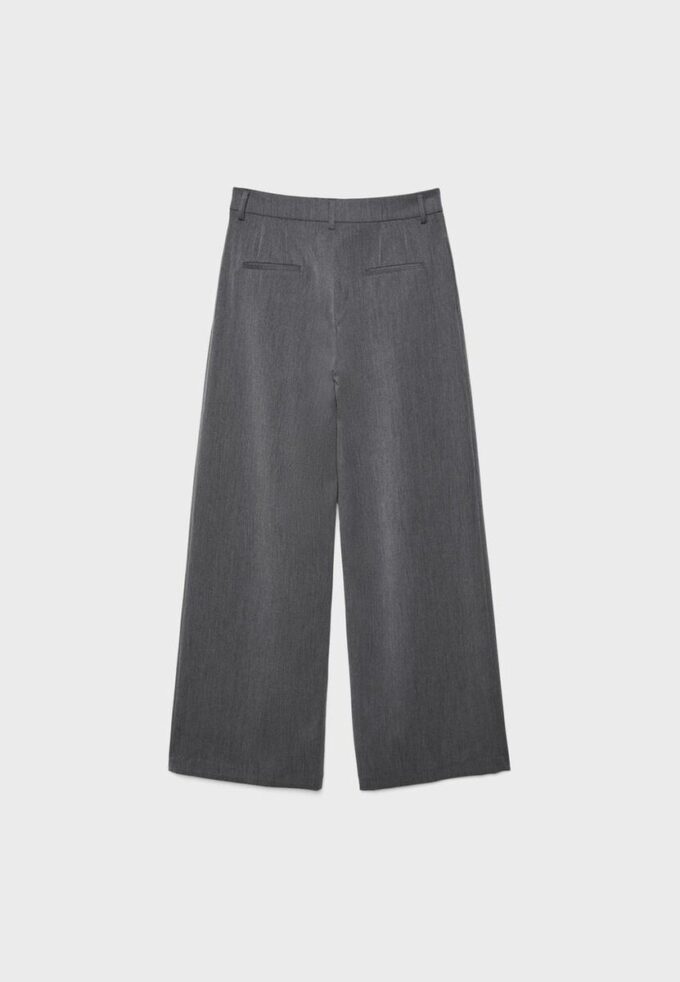 Skreddersydde bukser med vid ben og innsnitt