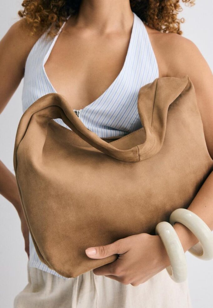 Skulderveske i imitert semsket skinn