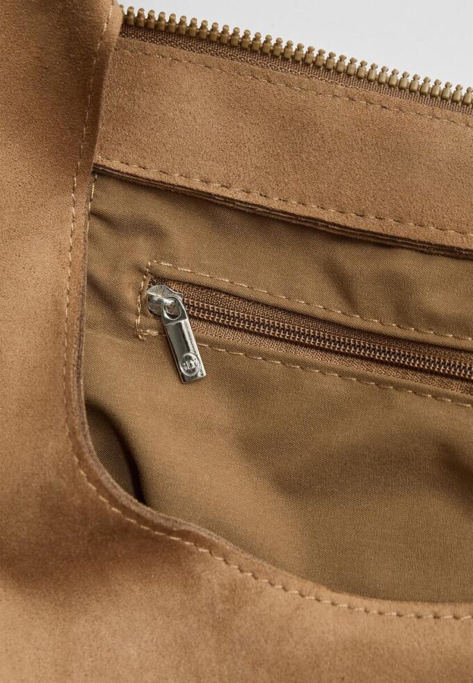 Skulderveske i imitert semsket skinn