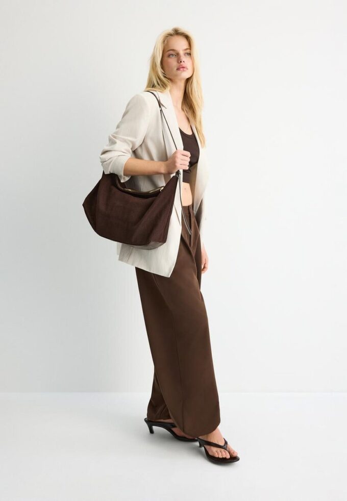 Skulderveske i kontrastfarget lerret