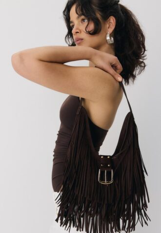 Skulderveske med frynser og spenne