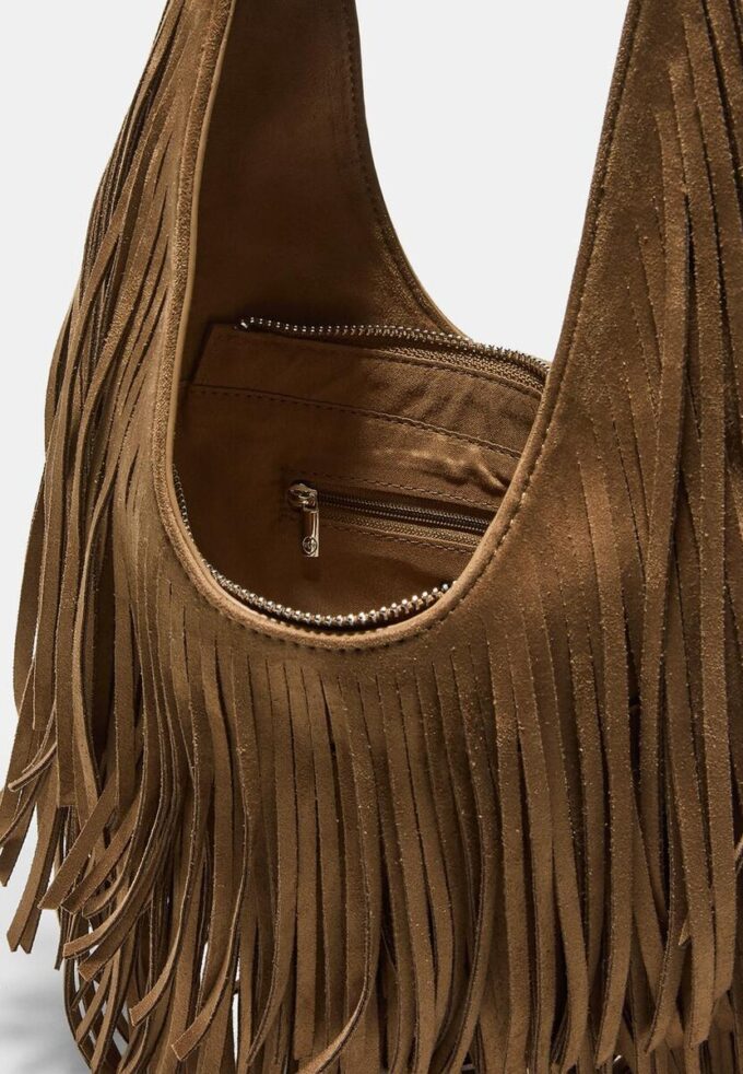 Skulderveske med frynser og spenne