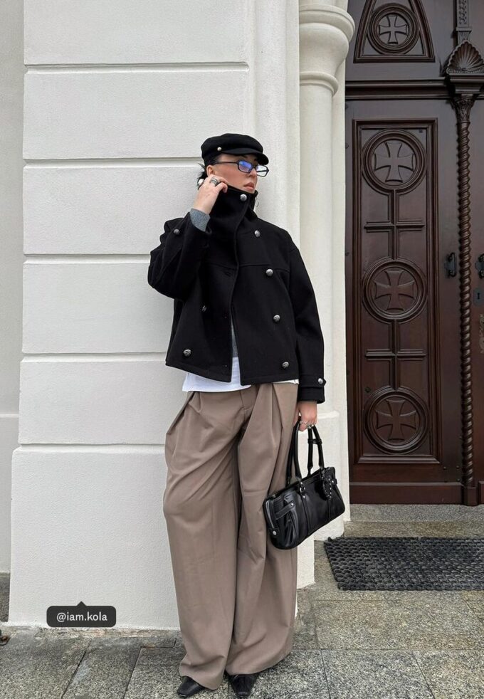 Soft-Touch-jakke med krysset snitt og høy hals