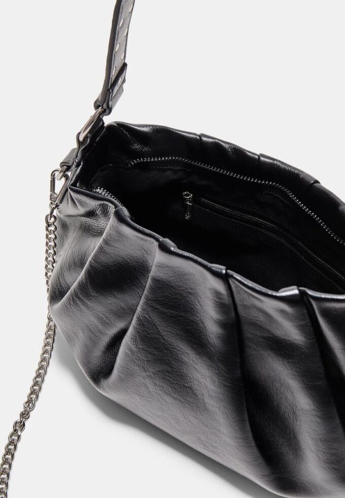 Skulderveske med plissering og stroppdetaljer