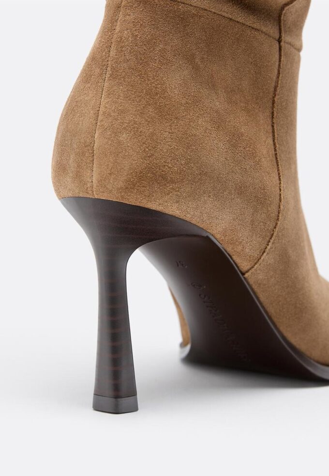 Slouchy høye støvler i skinn med stilett