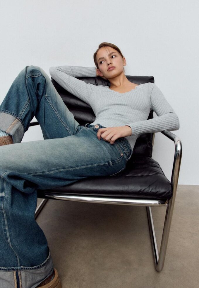 Sømløs bluse i blonder