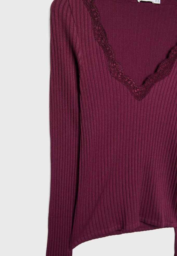 Sømløs bluse i blonder