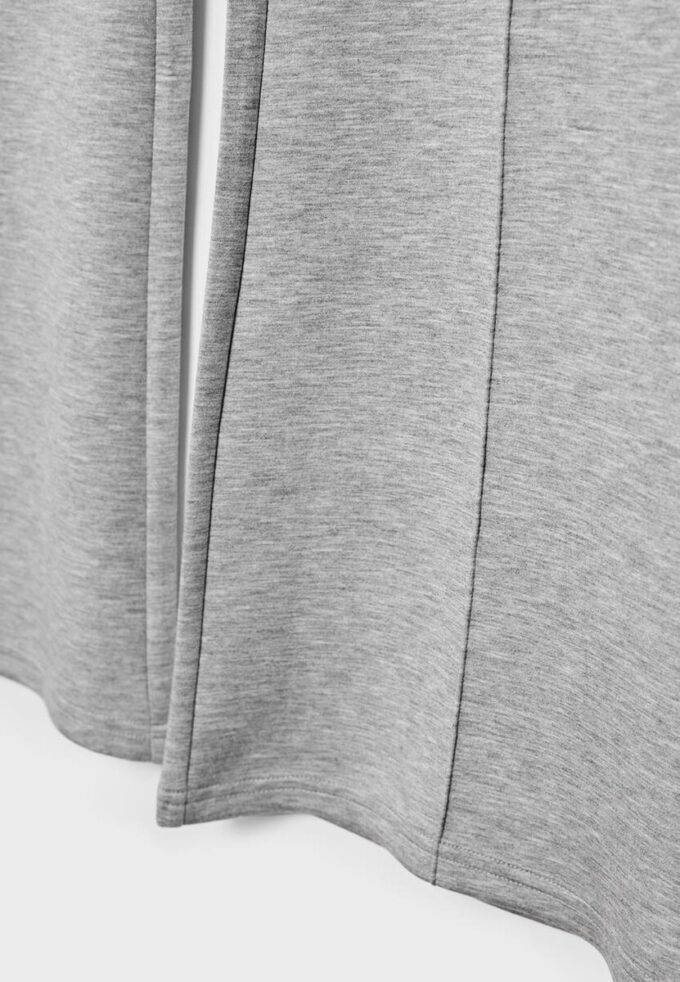 Soft-Touch-bukser med klokkebunn og sømdetaljer foran