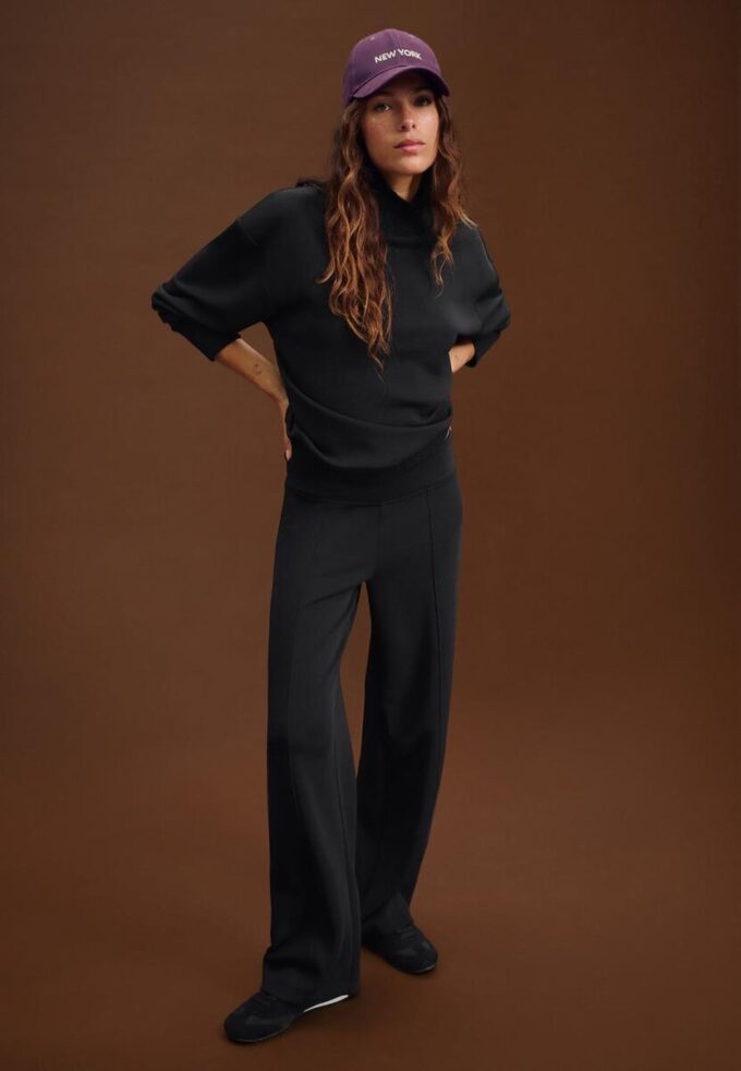 Soft-Touch-bukser med rette ben og myk overflate, med pintuck-detaljer