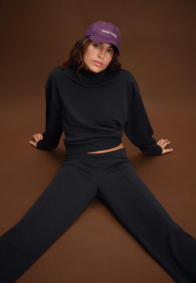 Soft-Touch-bukser med rette ben og myk overflate, med pintuck-detaljer