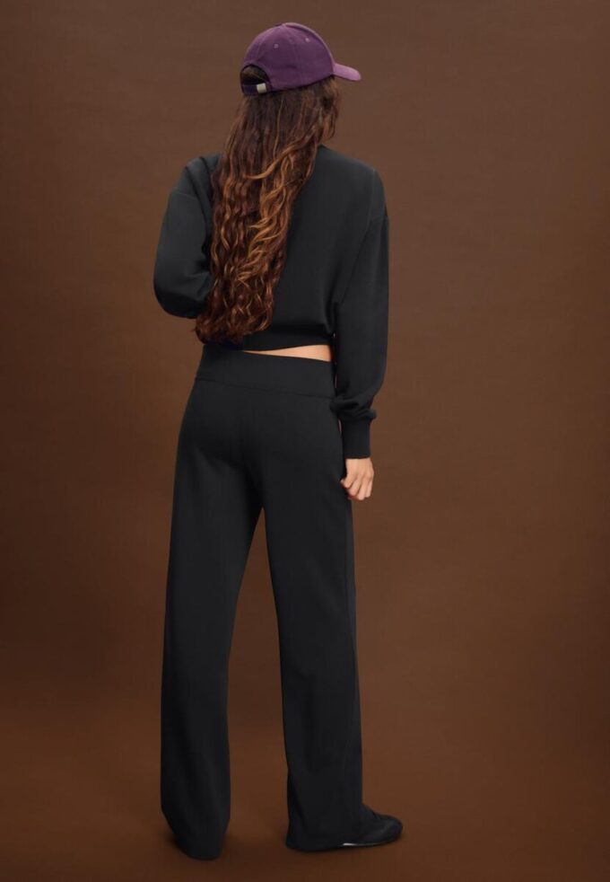 Soft-Touch-bukser med rette ben og myk overflate, med pintuck-detaljer