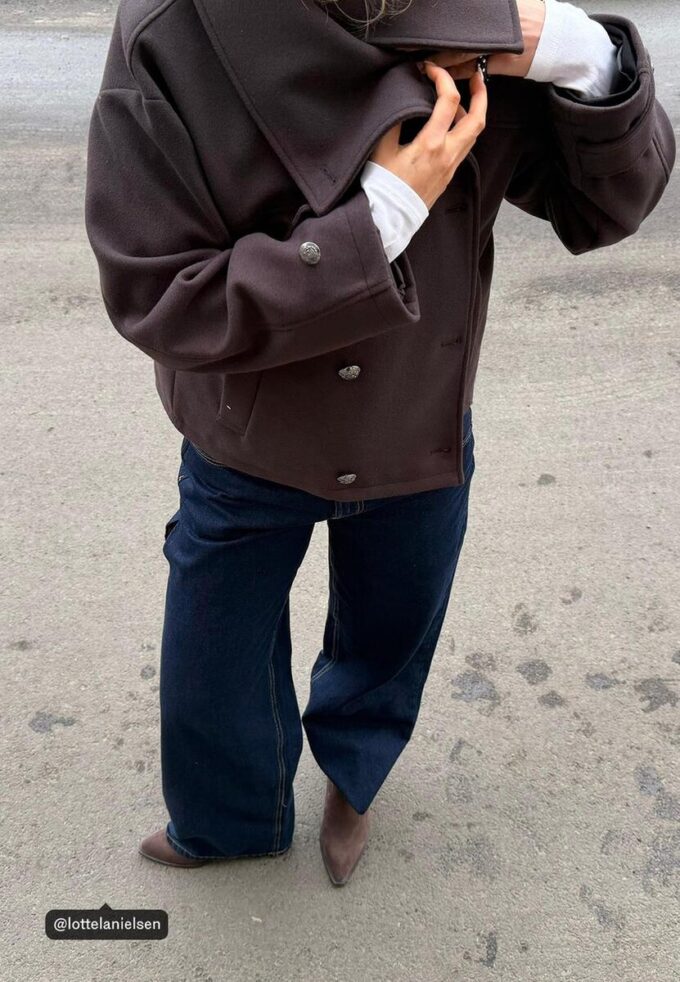 Soft-Touch-jakke med krysset snitt og høy hals