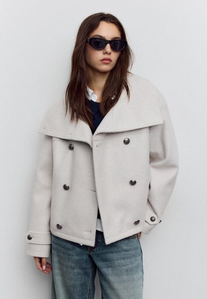 Soft-Touch-jakke med krysset snitt og høy hals