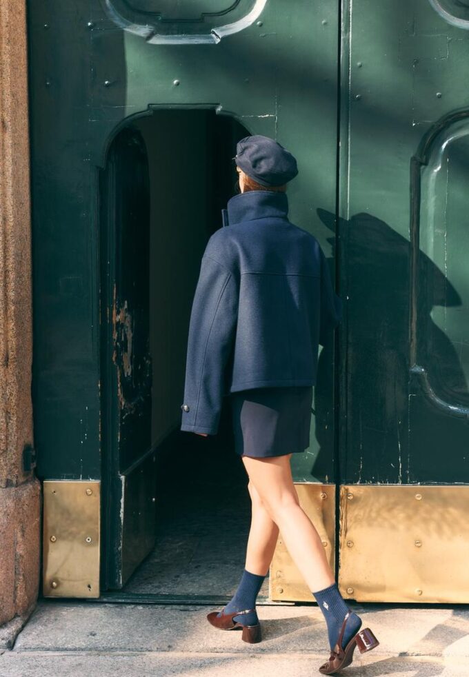 Soft-Touch-jakke med krysset snitt og høy hals