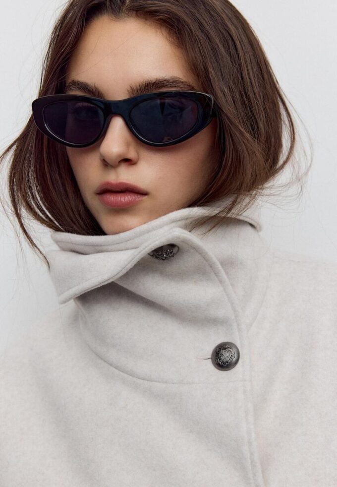 Soft-Touch-jakke med krysset snitt og høy hals