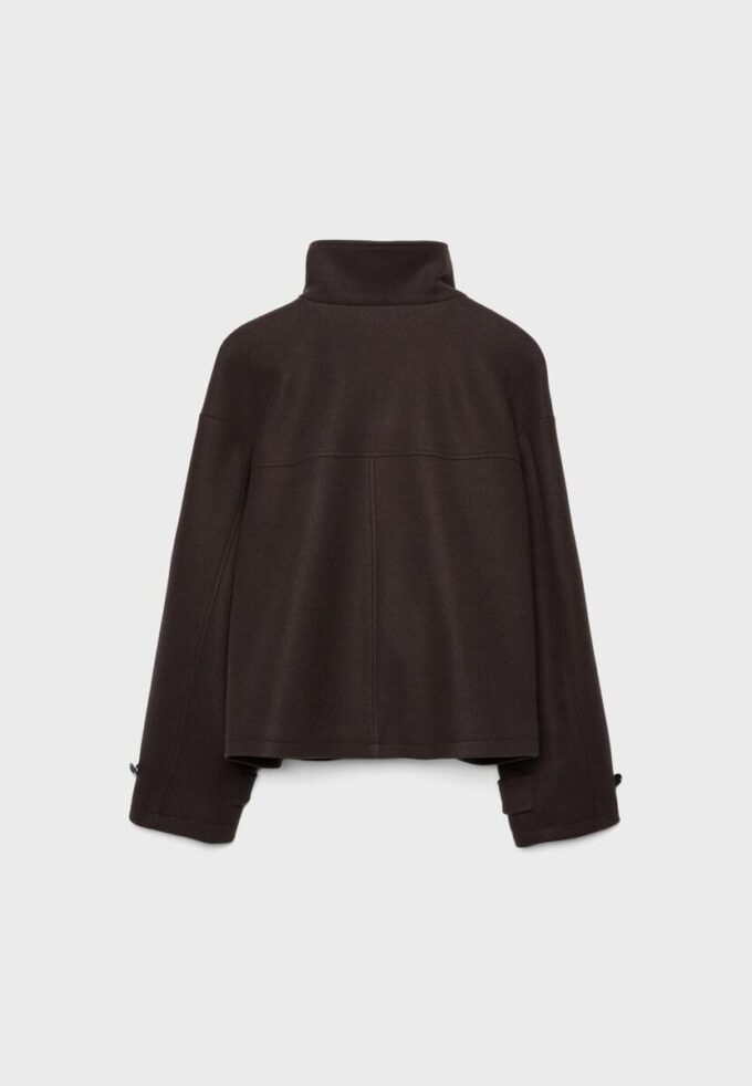 Soft-Touch-jakke med krysset snitt og høy hals