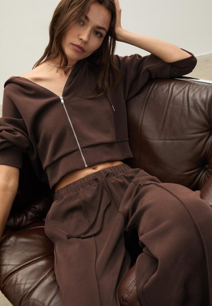 Soft-Touch joggebukse med Wide Leg og sømdetaljer foran