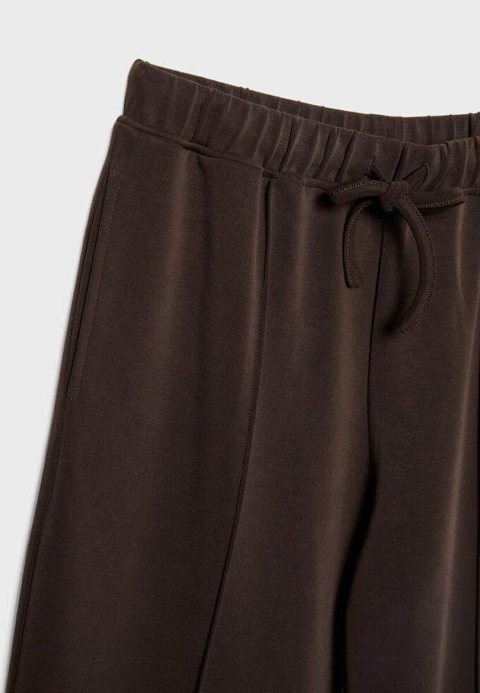 Soft-Touch joggebukse med Wide Leg og sømdetaljer foran