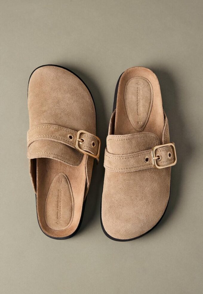 Split-suede-klogger med spenne